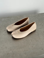 Produktbillede af ADDISON sko i beige. Fra BySofieSønderby