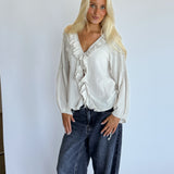 Produktbillede af ALANI bluse i creme. Fra BySofieSønderby