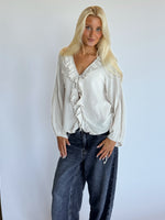 Produktbillede af ALANI bluse i creme. Fra BySofieSønderby