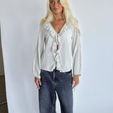 Produktbillede af ALANI bluse i creme. Fra BySofieSønderby