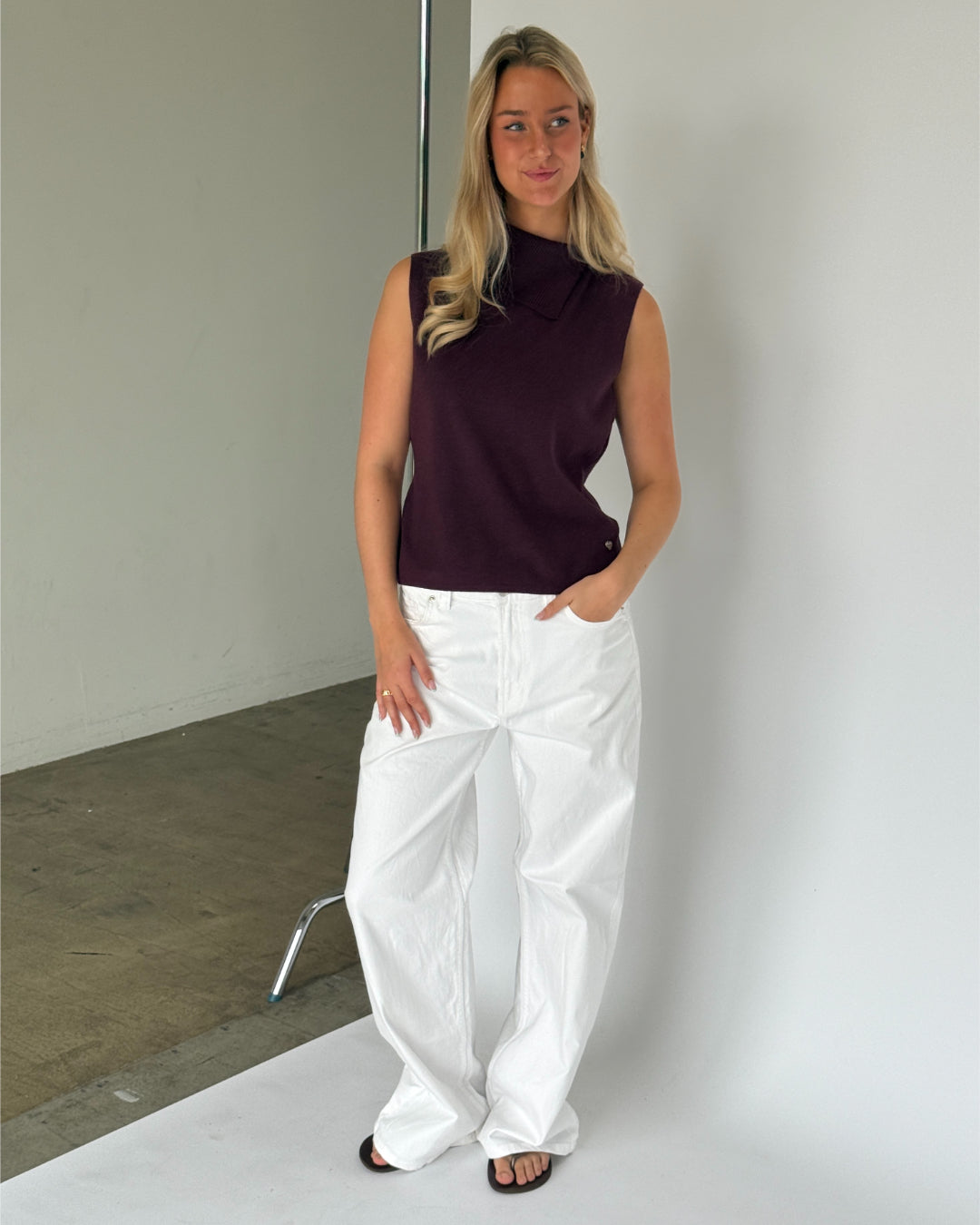 Modelbillede af blommefarvet ANGELA strik top. Fra BySofieSønderby