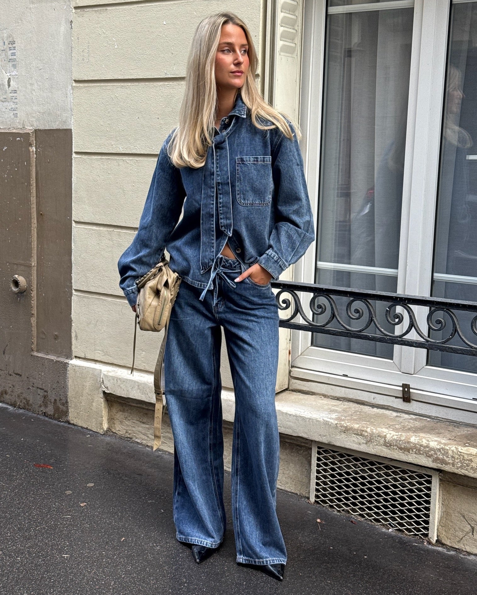 Modelbillede af ROSIE bukser i blå. Fra BySofieSønderby