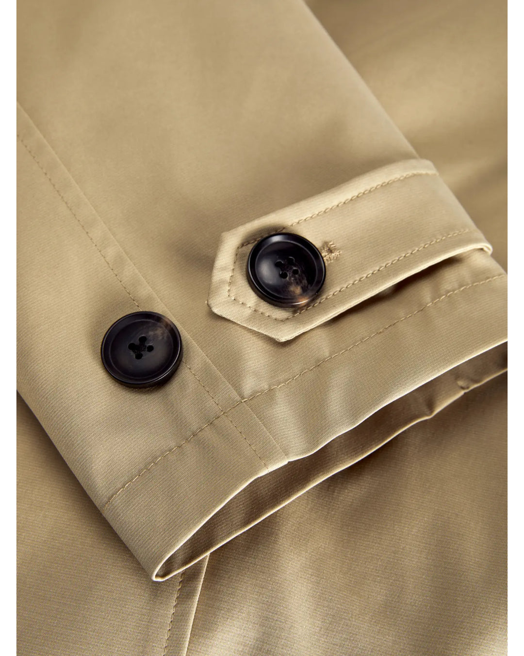Detajebillede af Carlie jakke i beige. Fra BySofieSønderby