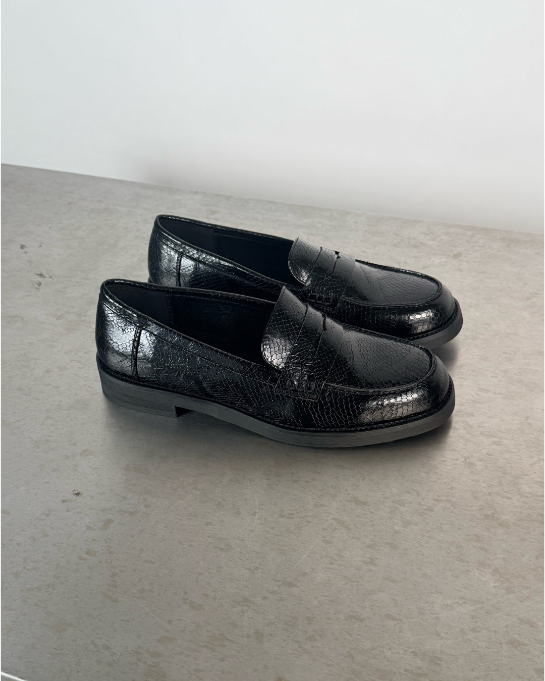 Produktbillede af sorte COCO loafers. Fra BySofieSønderby