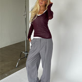 Modelbillede af bordeaux ELIANNA langærmet bluse. Fra BySofieSønderby