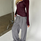 Modelbillede af bordeaux ELIANNA langærmet bluse. Fra BySofieSønderby
