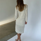 Modelbillede af ELIZA strik midi kjole, creme. Fra BySofieSønderby