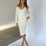 Modelbillede af ELIZA strik midi kjole, creme. Fra BySofieSønderby
