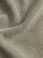 Detaljefoto af stof på Frankie t-shirt i vasket brun. På hvid baggrund. Fra by Sofie Sønderby