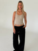 Modelbillede af GRY top, beige og ELLEN bukser, sort. Begge fra BySofieSønderby