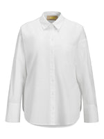 Produktbillede af hvid HENNA skjorte. Set forfra. Fra BySofieSønderby.