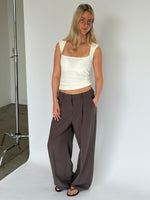 Modelbillede af ISABELLA top i hvid. Fra BySofieSønderby