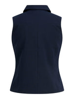 Produktfoto af navyblå KATE vest set bagfra. Bagrund er hvid. Fra BySofieSønderby