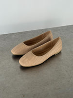 Billede af beige KENZIE ballerinaer. Fra BySofieSønderby