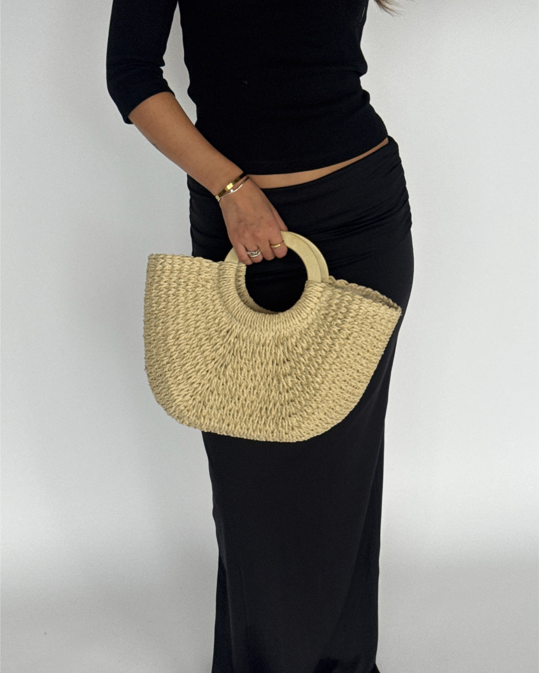 Modelbillede af beige KEYLA taske. Fra BySofieSønderby