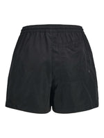 Produktfoto af LANA shorts, sort på hvid baggrund - fra BySofieSønderby