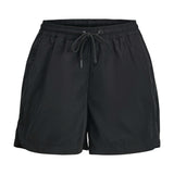 Produktfoto af LANA shorts, sort på hvid baggrund - fra BySofieSønderby