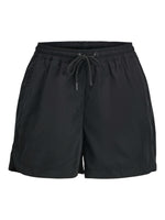 Produktfoto af LANA shorts, sort på hvid baggrund - fra BySofieSønderby