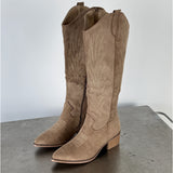 Billede af beige LANA suede støvler. Fra BySofieSønderby