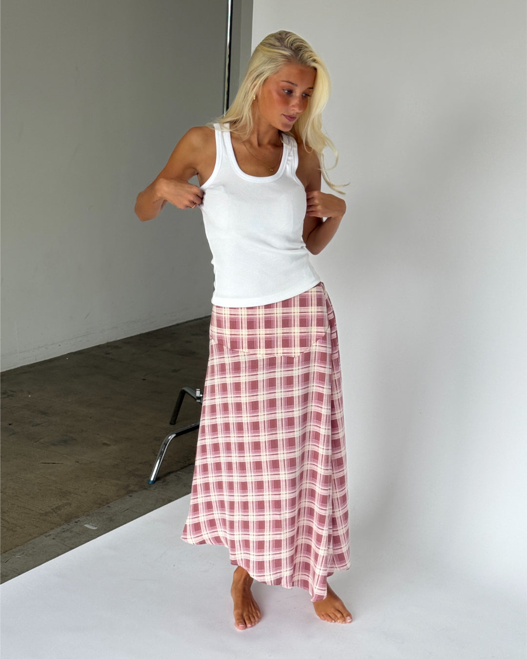 Modelbillede af pink LYNN nederdel. Fra BySofieSønderby