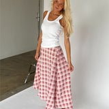 Modelbillede af pink LYNN nederdel. Fra BySofieSønderby