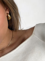 Modelbillede af NICOLE øreringe i guld. Fra BySofieSønderby
