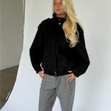 Modelbillede af PAISLEE jakke i sort. Fra BySofieSønderby