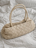 Stemningsbillede af beige RASMINE taske. Fra BySofieSønderby