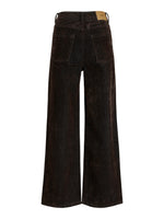 Produktfoto af brune Tokyo jeans på hvid baggrund. Fra BySofieSønderby
