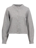 Produktfoto af grå ZARI strikcardigan. Set forfra. Fra BySofieSønderby
